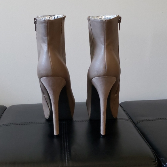 Stiletto booties - Picture 3 of 5